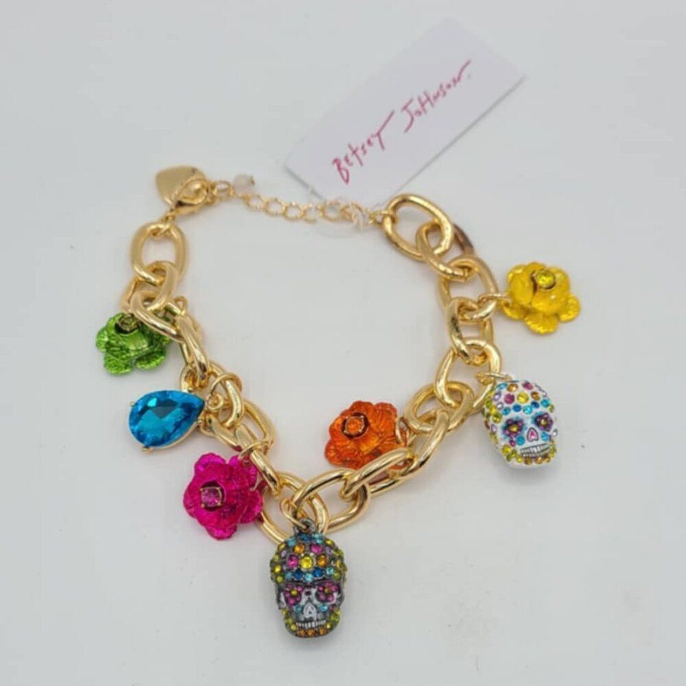 Betsey Johnson Gold tone Sugar Skull Charm Bracelet NWT! NEW!